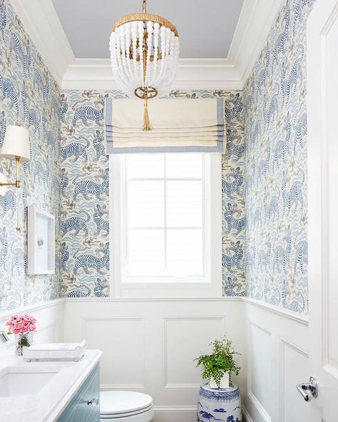 So many pretty details in this darling blue and white powder room by @pamelaharveyinteriors 📷 @stacyzaringoldberg | Instagram White Powder Room, Elegant Bathroom Decor, Apartment Decoration, Powder Room Design, Bad Inspiration, Interior Minimalista, Home Luxury, White Powder, Elegant Bathroom