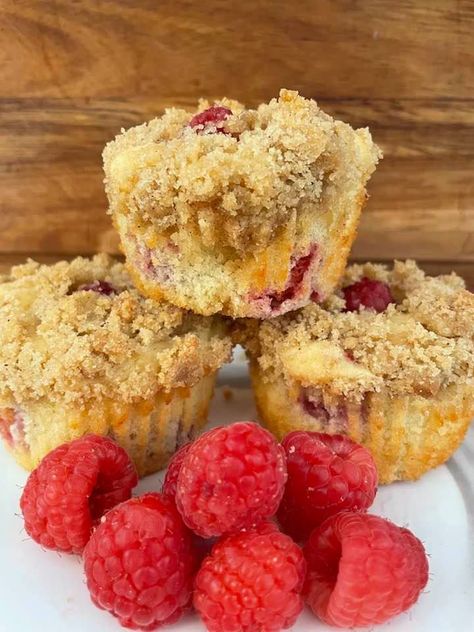 Raspberry Crumble Muffins, Raspberry Muffins With Crumble Topping, Raspberry Oat Muffins, Raspberry Oatmeal Muffins, Raspberry Picking, Raspberry Coffee Cakes, Quiche Muffins, Crumble Muffins, Vanilla Muffins