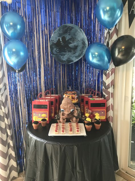 E.t. Party Theme, Et Themed Birthday Party, E.t. Birthday Party, E.t Movie, Et The Extra Terrestrial, Movie Birthday Party, Baking Stuff, 80s Theme Party, 80s Theme