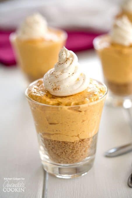 Container Desserts, Easy No Bake Pumpkin Cheesecake, Cheesecake With Graham Cracker Crust, Healthy Pumpkin Dessert, Pumpkin Fluff, Mini Pumpkin Cheesecake, No Bake Pumpkin, Tacos Dorados, Bake Pumpkin