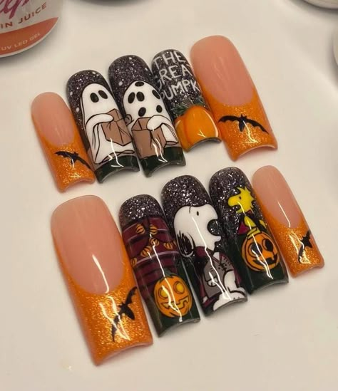 Coffin Halloween Nails Acrylic, Hawolleen Nails, Medium Length Halloween Nails, Charlie Brown Halloween Nails, Peanuts Halloween Nails, Snoopy Fall Nails, Snoopy Halloween Nails, Snoopy Fall Acrylic Nails, Studio Ghibli Halloween Nails