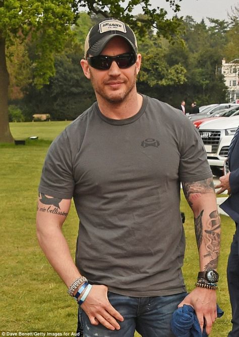 Rugged: Tom Hardy looked handsome in a truckers hat and green t-shirt as he attended the A... Tom Hardy Variations, Hardy Boys, Thomas Hardy, How To Look Handsome, Tom Hardy, Most Beautiful Man, Man Crush, Hands On, Beautiful People