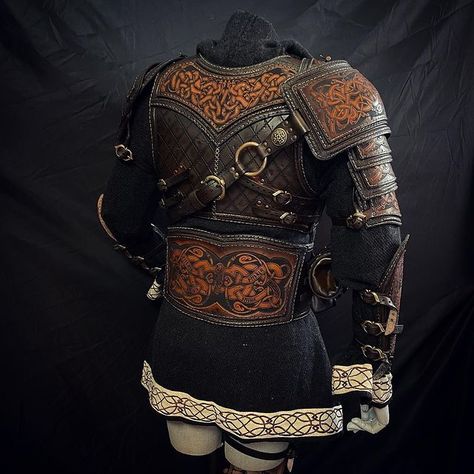 Enric Pujol Art on Instagram: “Here it is! Finally all done. The Full leather Fenrir set, and as a start, with a female chestplate! In the near future I’ll do a male…” Leather Pauldron, Light Armor, Fantasy Armour, Armor Cosplay, Armor Drawing, Armor Clothing, Ancient Armor, Thanks For Your Support, Leather Armor