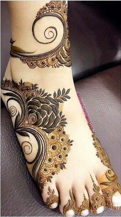 Top 20 Trending Bridal Mehendi Designs For The Year 2022 Mehndi Designs Finger, Henna Hand Designs, Khafif Mehndi Design, Leg Mehndi, Eid Mehndi Designs, Mehndi Designs 2018, Legs Mehndi Design, Rose Mehndi Designs, Mehndi Design Pictures