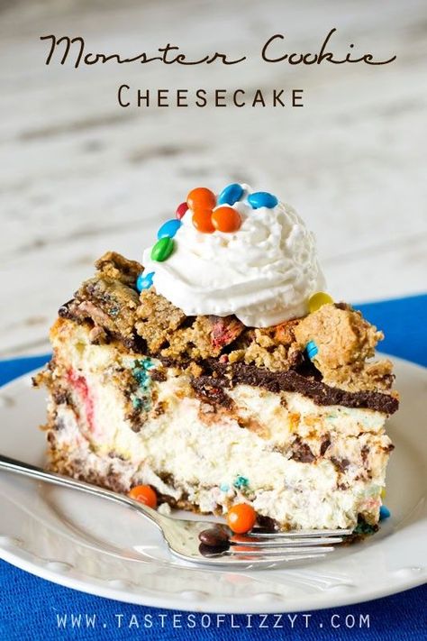 Monster Cookie Cheesecake, Chocolate Ganache Topping, Delicious Cheesecake Recipes, Cookie Cheesecake, Banana Split Dessert, Cheesecake Lovers, Monster Cookie, Mousse Dessert, Cheesecake Cookies