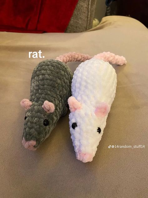 Easy Stuffed Animals To Crochet, Cute Small Crochet Projects, Rat Crochet, Toys Quotes, Crochet Rat, Plushie Amigurumi, Easy Crochet Animals, Confection Au Crochet, Crochet Plush