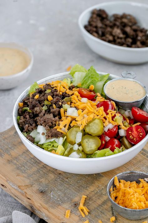 Macro Friendly Burger Bowl, Big Mac Meal Prep, Big Mac Bowls Healthy, Ww Big Mac In A Bowl, Cheeseburger Bowl Healthy, Big Mack Bowl, Big Mac Bowl Healthy, Deconstructed Hamburger Bowl, Low Calorie Burger Bowl