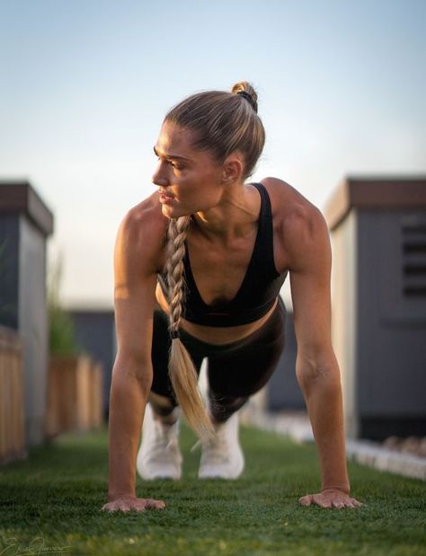 Gym Photoshoot Women, Outdoor Fitness Photoshoot, Fit Photoshoot, Athletic Photoshoot, Fitness Lifestyle Photography, Fitness Shoot Ideas, Women Fitness Photography, Workout Photoshoot, Activewear Photoshoot