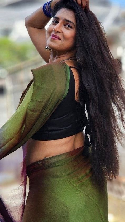 Saree Side Pose, Kasturi Actress, Kasthuri Actress, Side Pose, Sneha Actress, Blouse Images, Hot Images, Seductive Clothes, Beautiful Lips