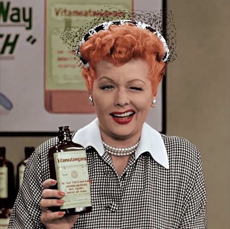 Lucy Hairstyle, I Love Lucy Vitameatavegamin, I Love Lucy Episodes, Lucie Arnaz, I Love Lucy Show, Lucille Ball Desi Arnaz, Lucy And Ricky, Desi Arnaz, 10 Funniest