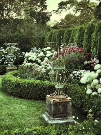 Bee Cottage Garden Virginia Cottage, Bee Cottage, Lawn Ideas, American Foursquare, Formal Garden Design, Boxwood Garden, Garden Retreat, Cottage Garden Design, Garden Urns