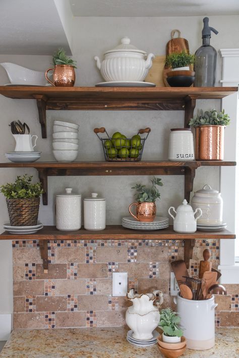 Kitchen Open Shelf, Floating Shelving, Unique Wall Shelves, Farmhouse Shelves Decor, At Home Decor, Shelves Ideas, Wall Mounted Bookshelves, Styling Shelves, Best Farmhouse