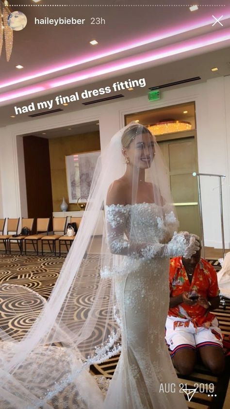 Hailey Baldwin Wedding Dress, Hailey Bieber Wedding, Minimal Wedding Dress, Celebrity Wedding Dresses, Wedding Reception Dress, Wedding Dresses Photos, Fitted Wedding Dress, A Wedding Dress, Wedding Vibes