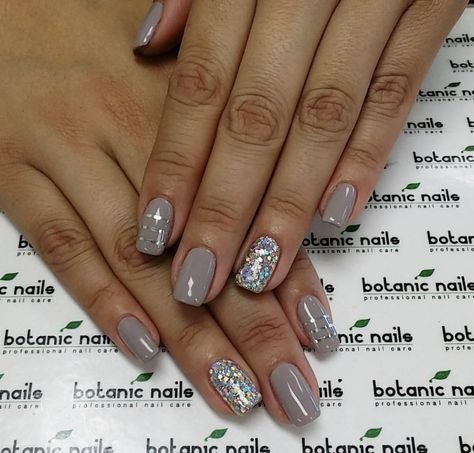 Grey Nails With Sparkle Accent, Grey Sparkle Nail Designs, Grey Sparkle Nails, Sparkle Nail Designs, Glitter Gradient Nails, Grey Nail Designs, Glitter Accent Nails, Glitter Gradient, Silver Glitter Nails