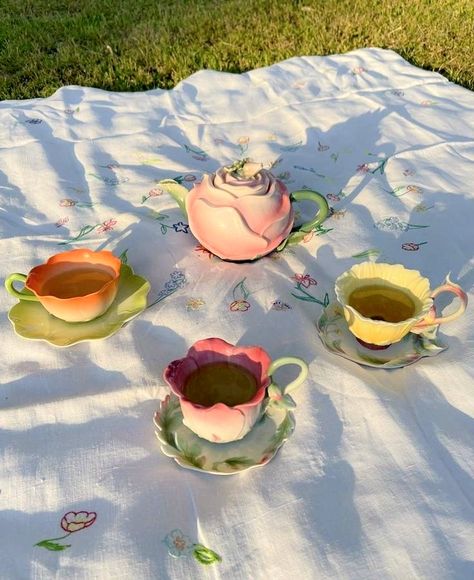 Bake Ideas, Bee Stuff, Unique Glassware, Fairy Tea Parties, Keramik Design, Pottery Crafts, Cute Room Decor, Dream House Decor, Tea Cup Set