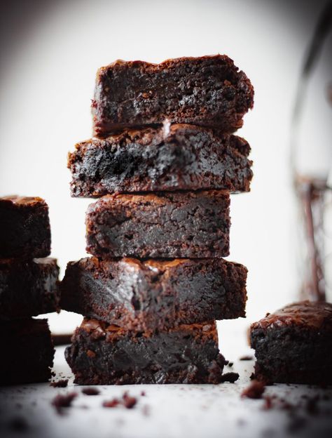 Bourbon Brownies Recipes, Bourbon Fudge, Bourbon Brownies, Bourbon Recipes, Chocolate Bourbon, Cookies Brownies, Brownie Ingredients, Fudge Brownies, Brownie Bar