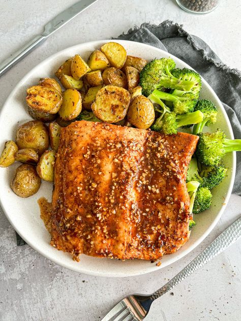 Maple Chili Lime Salmon Salmon Chili, Sweet Chili Garlic Salmon, Chili Salmon Recipe, Calabrian Chili Salmon, Cocoa Chili Rubbed Salmon, Maple Chili, Chili Salmon, Chili Lime Salmon, Lime Salmon