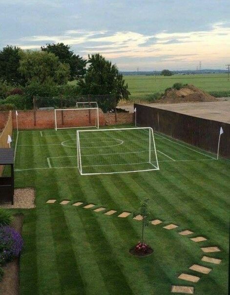 Backyard Soccer Field, Backyard Soccer, Backyard Sports, Kids Interior Design, Football Pitch, Modern Backyard, Backyard Playground, Decks Backyard, Backyard Games