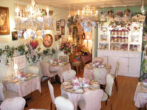 Inspiring ideas Tea Room Interior, Tea Room Design, Tea Room Decor, Vintage Tea Rooms, Shabby Chic Tea, Tea Places, Style Salon, Tea Rooms, Romantic Cottage