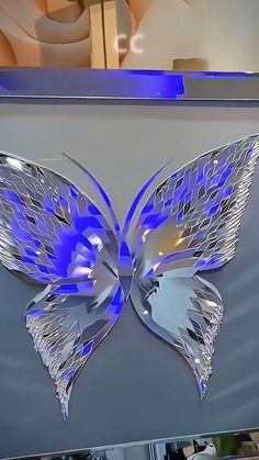 Butterflies Symbolize, Art Butterflies, Mirror Photo Frames, Broken Mirror, Diy Butterfly, Mirror Photo, 2024 Christmas, Photo Frame, Aesthetic Wallpapers