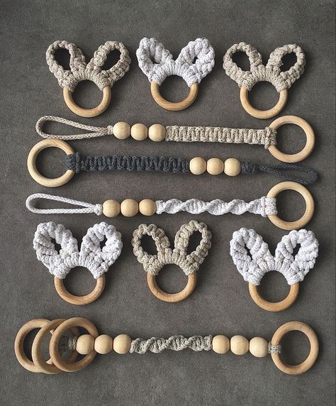 Macrame Toys For Kids, Macrame Teether Diy, Macrame Rattle, Macrame Baby Toys, Baby Macrame Ideas, Macrame Baby Teether, Macrame Toys, Macrame Teether, Makramee Baby