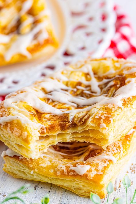 Easy Pumpkin Danish with Cream Cheese Recipe Pumpkin Cream Cheese Danish, Pumpkin Danish, Puff Pastry Cream, Cream Cheese Pumpkin, Cream Cheese Recipe, Cream Cheese Pastry, Cream Cheese Danish, Pumpkin Cream Cheese, Cheese Danish