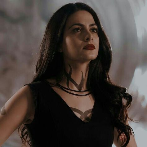 Teen Wolf Malia, Jordan Parrish, Clary And Jace, Malia Tate, Shadowhunters Tv Show, Isabelle Lightwood, Romantic Movie Quotes, Bill Kaulitz, Female Actresses