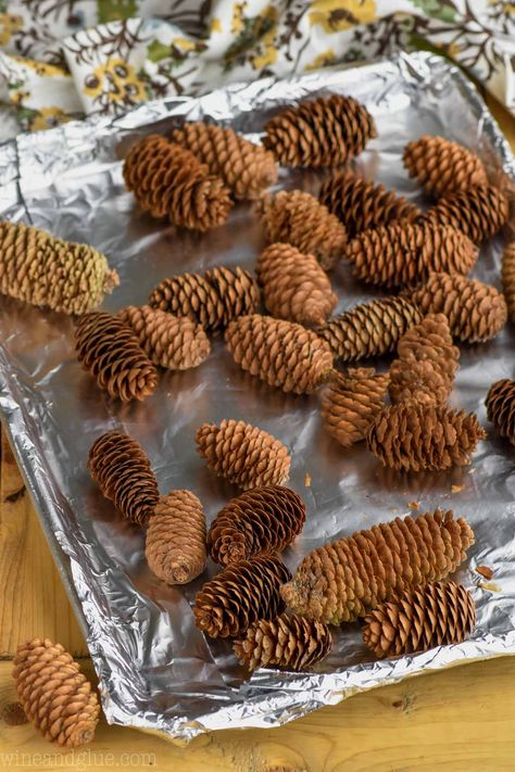 It is so easy to make Cinnamon Scented Pine Cones at home!  This is a fast and easy craft that is perfect to create neighbor gifts, a wreath or an easy gorgeous centerpiece! Pine Cones Diy, Pine Cone Centerpiece, Wine Charms Diy, Scented Pine Cones, Door Accents, Pinecone Centerpiece, Diy Cinnamon, Scented Pinecones, Cones Diy