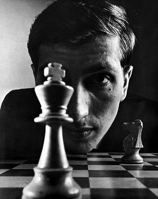 Philippe Halsman Photography, Halsman Philippe, Chess Photoshoot, Artistic Photography Inspiration, Phillipe Halsman, Artsy Portraits, Bobby Fisher, Famous Photographs, Eerie Photography