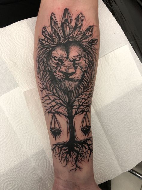 Tattoo lion scale sketch   Made by https://instagram.com/doruvedetattoo?utm_source=ig_profile_share&igshid=1c6ru05emuyy8 Libra Scale Tattoo, Tattoo Leo, Tattoo Lion, Scale Tattoo, Ig Profile, Libra Zodiac, Shoulder Tattoo, I Tattoo, Scales