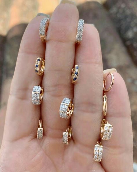 Diamond Bali, Baby Jewelry Gold, Pearl Earrings Designs, Temple Jewellery Earrings, Delicate Gold Jewelry, Diamond Earrings Design, Modern Gold Jewelry, Jewellery Design Sketches, Antique Jewellery Designs