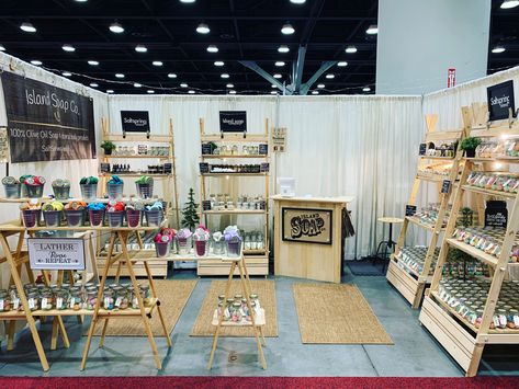 Lovely booth display ideas. Pet Booth Ideas Craft Fairs, Craft Show Booth Ideas, Show Booth Ideas, Dog Boutique Ideas, Booth Display Ideas, Paracord Projects Diy, Craft Show Booth, Vendor Booth, Boutique Ideas