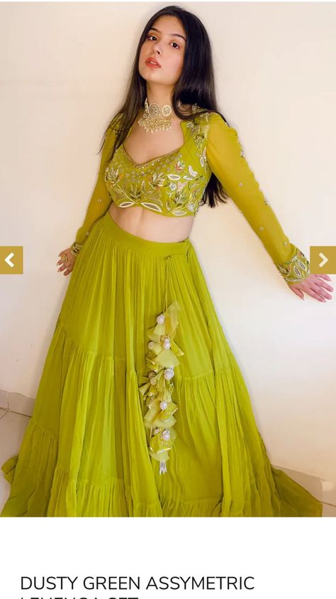 Lehnga Crop Top Designs Latest, Elegant Lehenga Classy, Grand Lehenga, Blause Desine Latest Back, Marriage Dresses, Mehandi Outfits, Simple Lehenga, Mehendi Outfits, Trendy Outfits Indian