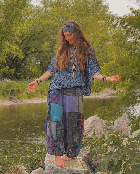 lake days 🌿🌞☮️🌸🍄🌱🦋 • • • • #hippie #hippiestyle #hippiegirl #70sfashion #thriftedfashion #hippiejewelry | Instagram Hippy Inspired Outfits, Modest Hippy Outfits, 70s Hippy Fashion, Hippie Hiking Outfit, Hippy Girl Aesthetic, Hippies Outfit, Outfits Hippie Aesthetic, My Outfit Aesthetic, Hippy Outfits Aesthetic