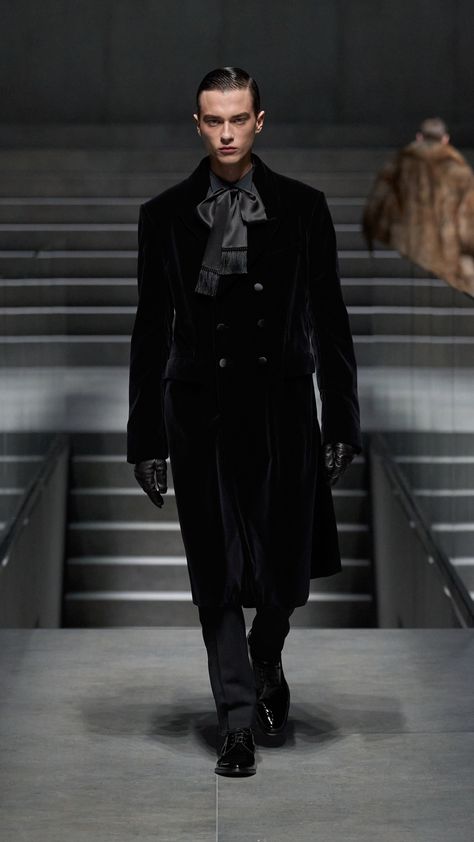 Dolce&Gabbana Men's Fall Winter 24/25 Milan Fashion Show : the runway styles Dolce Gabbana Store, Couture Menswear, 2024 Menswear, Dandy Style, Masculine Fashion, Model Inspo, Menswear Fashion, Dolce E Gabbana, Mens Fall