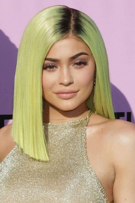 Kylie Jenner Kylie Jenner Hair Color, Neon Green Hair, Jenner Hair, Kylie Jenner Hair, Coachella 2017, Looks Kylie Jenner, Hair Evolution, Blond Balayage, Green Wig