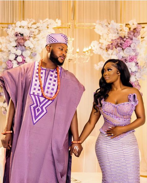 Ghanian Wedding Dress, Couple Traditional Outfits African, Ghana Traditional Wedding Engagement, Ghanaian Traditional Wedding Dresses, Traditional Outfits For Couples, Guinean Weddings, Traditional Ghanaian Wedding, Ghana Bride, Igbo Bride Traditional Weddings