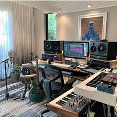 Home Music Studio Ideas, Home Studio Desk, Music Room Design, Home Recording Studio Setup, Recording Studio Setup, Home Studio Ideas, Home Music Rooms, Sound Equipment, Recording Studio Design