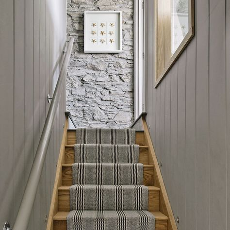 Panelled Staircase, Small Hallway Furniture, Hallway Colour Ideas, Small Hallway Decor, Narrow Stairs, Hallway Colour Schemes, Hallway Paint Colors, Hallway Ideas Diy, Modern Hall