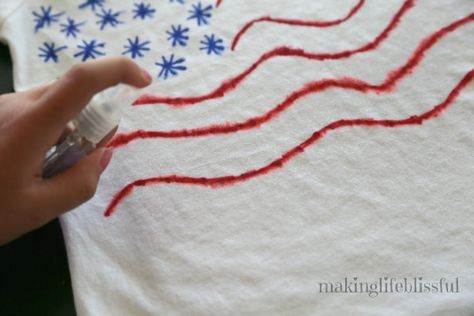 Making Life Blissful: DIY 4th of July tie dye t-shirt in 5 minutes Sharpie Tee Shirts Diy, Sharpie T Shirts, Sharpie Shirts, 4th Of July Tie Dye, Sharpie Tie Dye, Shirt Crafts, Ty Dye, Sew Clothing, Diy Tie Dye Shirts