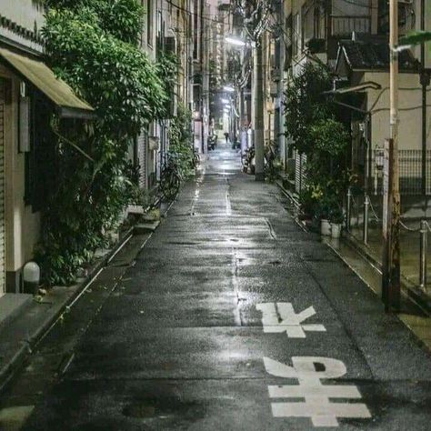 Rainy Day Green Aesthetic, Dark City Core Aesthetic Japan, Japanese Rain Aesthetic, Asiancore Aesthetic, Rainy Tokyo Aesthetic, Rainy Japan Aesthetic, Dark Citycore Aesthetic Japan, Tokyo Rain Aesthetic, Japanese Core Wallpaper