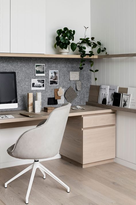 Minimalist Office Desk, Beach Home Interiors, Mim Design, Outfit Office, Study Nook, Minimalist Office, Workspace Design, A Desk, Office Inspiration