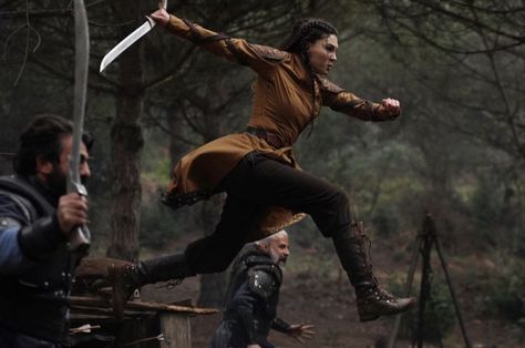 Thief Pose, Wounded Pose Reference, Ranger Aesthetic, Female Reference, She Wolf, Anatomy Poses, Human Reference, Body Reference Poses, Poses References