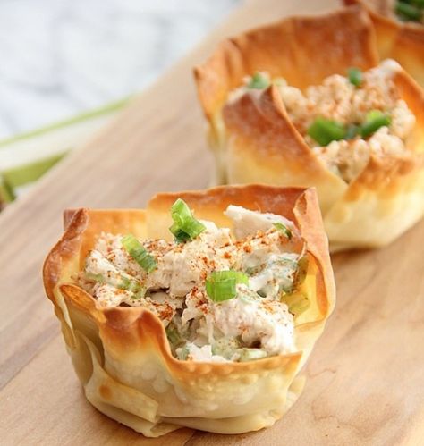 Serve chicken salad in a wonton cup and sprinkle with paprika to make this appetizer. Chicken Salad Wonton Cups, Salad Wonton Cups, Chicken Salad Wontons, Wonton Cups, Won Ton, Small Appetizers, Chicken Salads, Appetizer Menu, Wonton Wrappers