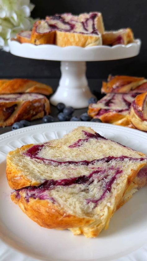 Click here for the Recipe 🤍 Blueberry Brioche The subtle sweetness of the dough perfectly complements the fruity filling, giving each… | Instagram Blueberry Brioche, Late Night Snacks Easy, Blueberry Filling, Brioche Recipe, Brioche Bread, Eating At Night, Kosher Recipes, Delicious Cake Recipes, Blueberry Cake