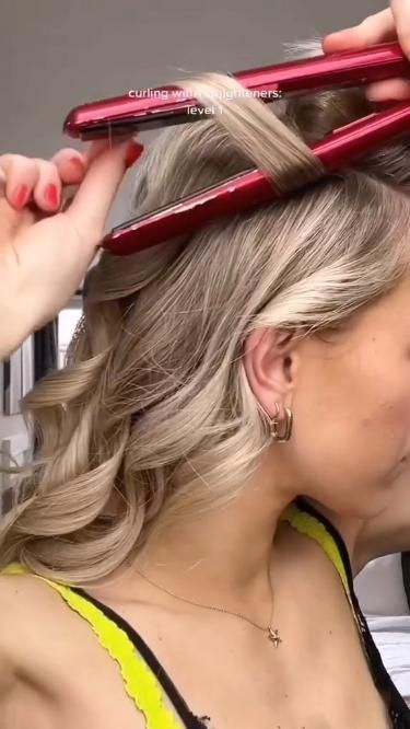 Credit unkonw,please help find credit! Curl Hair With Straightener, Hair Curling Tips, Fun Hair, Hair Bridesmaid, Hairdos For Short Hair, Peinados Fáciles Para Cabello Corto, Homecoming Hair, Hair Tutorials For Medium Hair, Hair Wedding