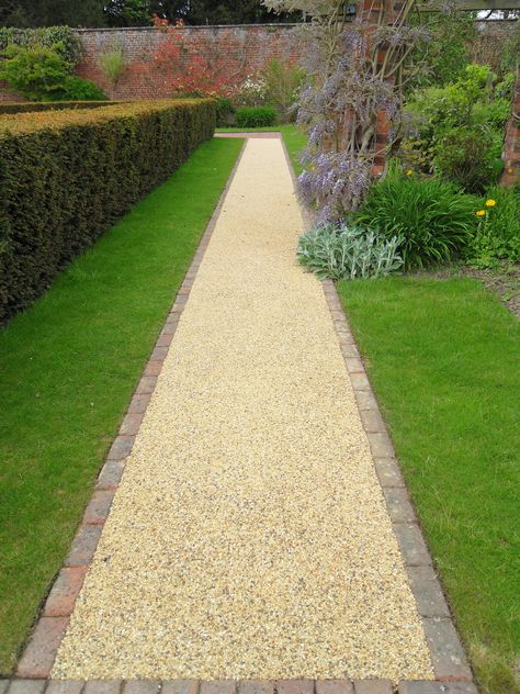 Resin Garden Path, Resin Pathway Ideas, Gravel Driveway Landscaping, Garden Pathway Ideas, Driveway Landscape, Front Garden Ideas Driveway, Garden Ideas Driveway, Pathway Ideas, Resin Driveway