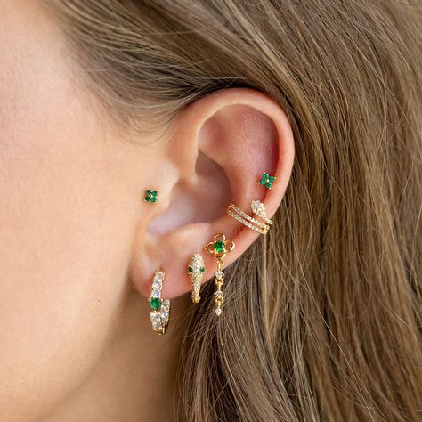 Piercing Oreille Tragus, Shifting Board, Character Customization, Heart Stones, Ear Pieces, Cubic Zirconia Hoop Earrings, Pretty Ear Piercings, Fame Dr, Green Jewelry