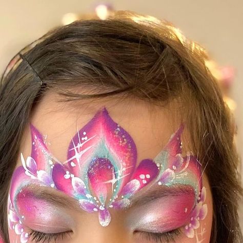 Emmies Face Painting & Balloon Twisting on Instagram: "Had a lovely time painting lots of gorgeous faces at Emelia’s Princess party! 👑 #facepaint #facepainter #facepainting #princessfacepaint #mermaidfacepaint #tigerfacepaint #leopardfacepaint #rainbowfacepaint #unicornfacepaint #eleebana" Tiara Face Paint, Princess Face Paint, Princess Crown Face Paint Easy, Face Painting Princess, Face Painting Princess Easy, Face Painting Ideas Princess, Leopard Face Paint, Rainbow Fairy Face Paint, Rainbow Princess Face Paint