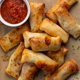 Air Fryer Pizza Rolls, Parmesan French Fries, Pepperoni And Mozzarella, Mini Pizza Recipes, Air Fryer Pizza, Homemade Pizza Rolls, Pizza Pockets, Pillsbury Recipes, Craving Pizza